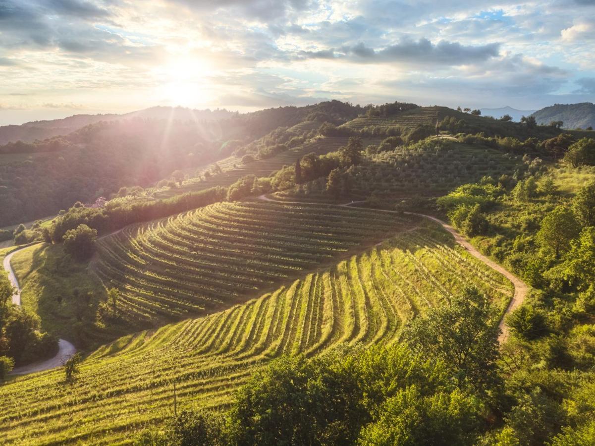 Locanda Moderna Carlambroeus Montevecchia ภายนอก รูปภาพ